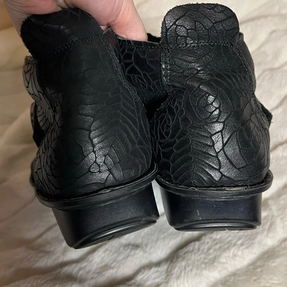 Alegria EU 41/ US 10.5 Caiti 586 Leaf Print Hook Loop Closure Ankle Goth Booties